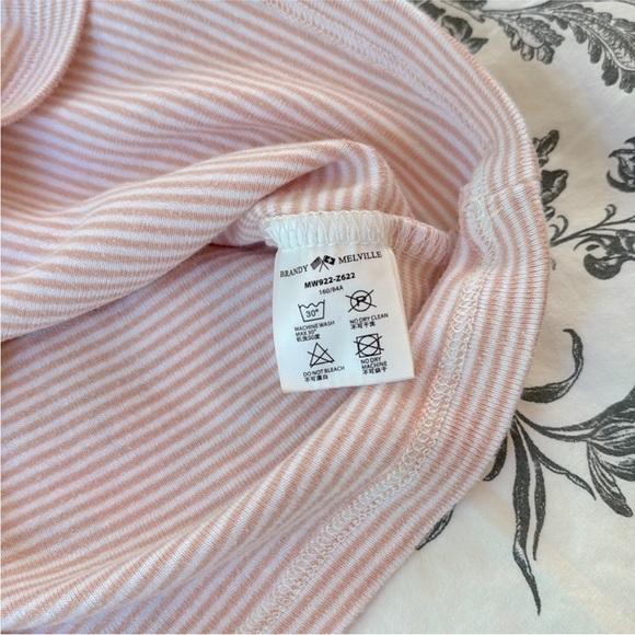 Brandy Melville Skylar Crop Tank Tops • Bundle of 2 - Picture 7 of 10